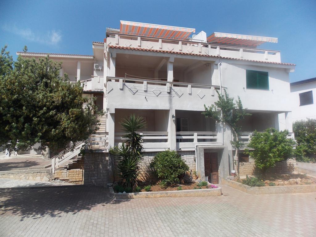 Apartmani Emilio Novalja Extérieur photo