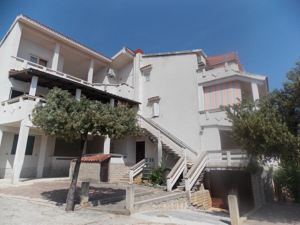 Apartmani Emilio Novalja Extérieur photo