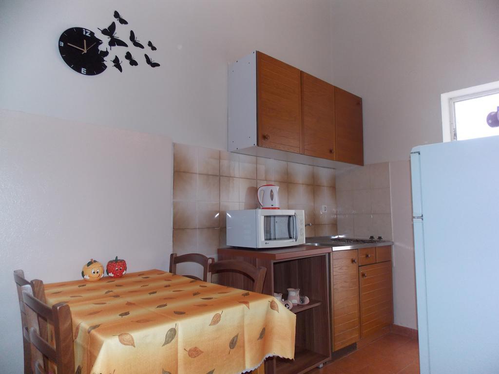 Apartmani Emilio Novalja Chambre photo
