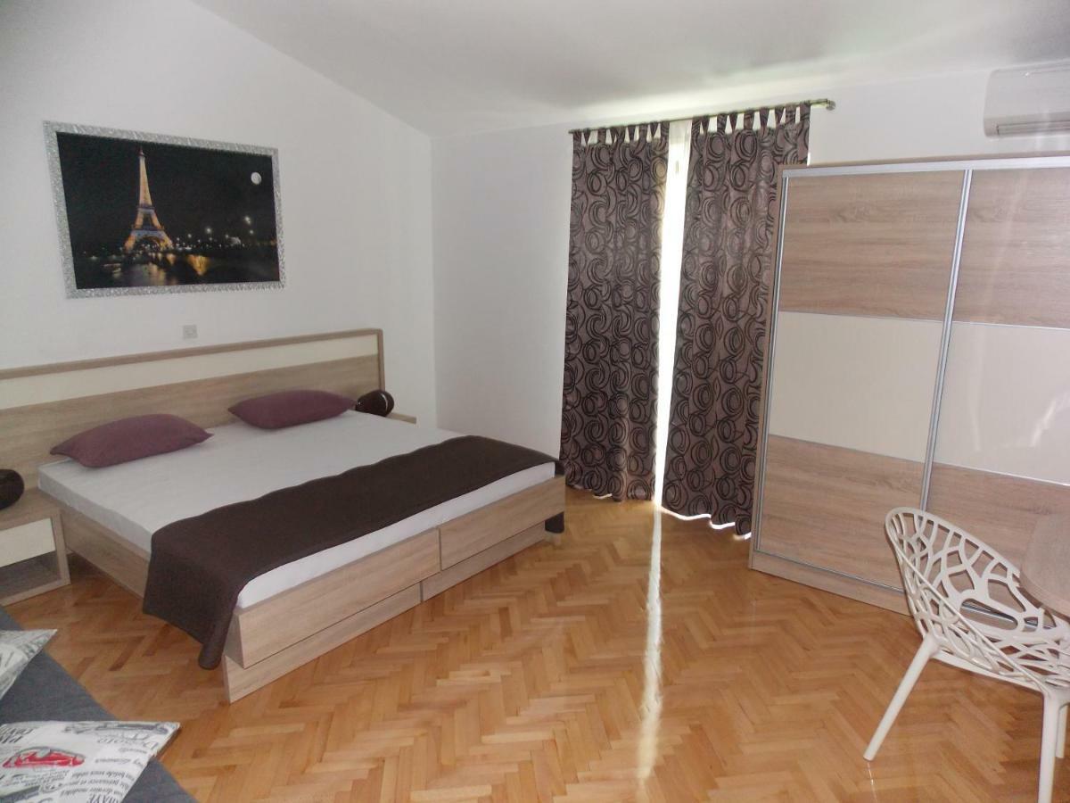 Apartmani Emilio Novalja Chambre photo
