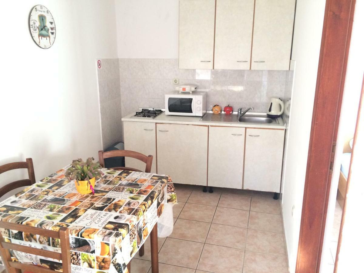 Apartmani Emilio Novalja Chambre photo