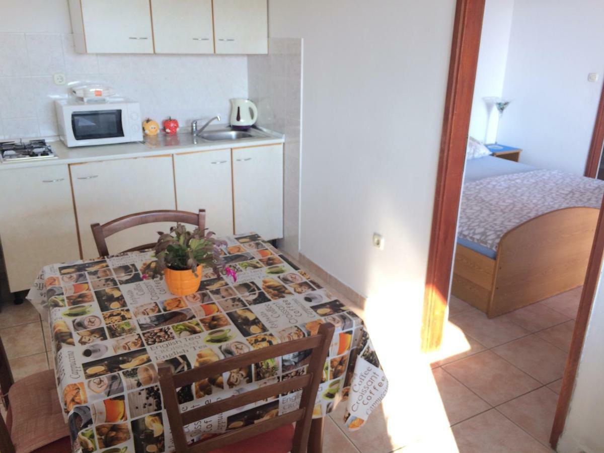 Apartmani Emilio Novalja Chambre photo