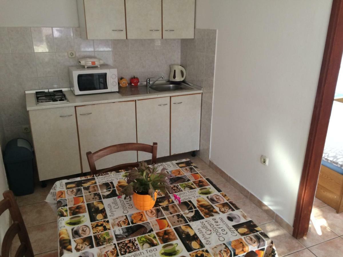 Apartmani Emilio Novalja Chambre photo