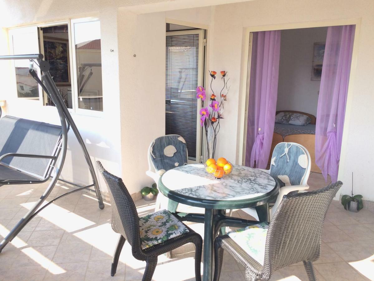 Apartmani Emilio Novalja Chambre photo