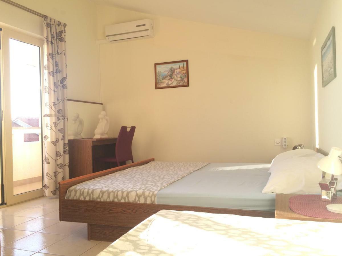 Apartmani Emilio Novalja Extérieur photo