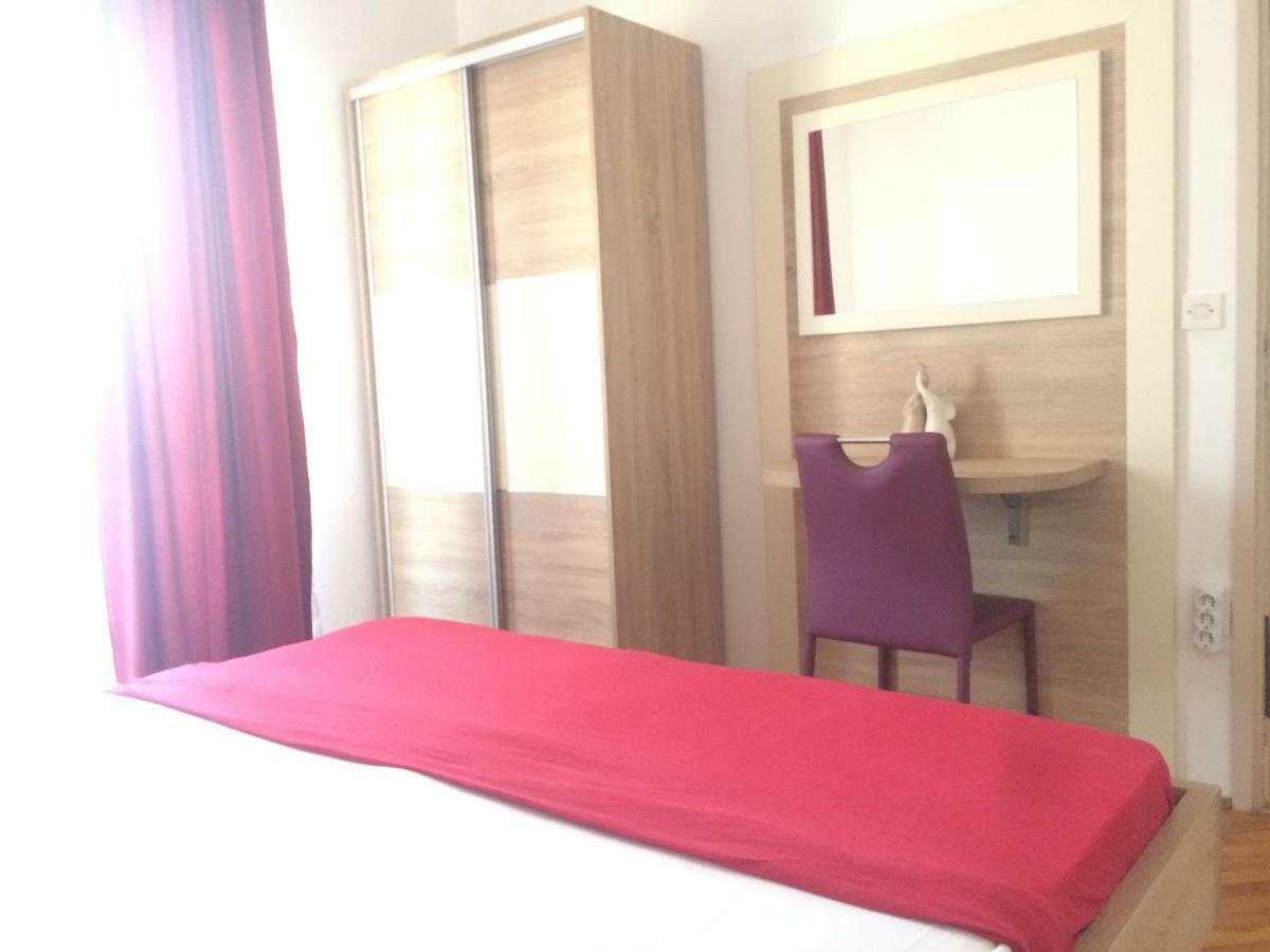 Apartmani Emilio Novalja Extérieur photo
