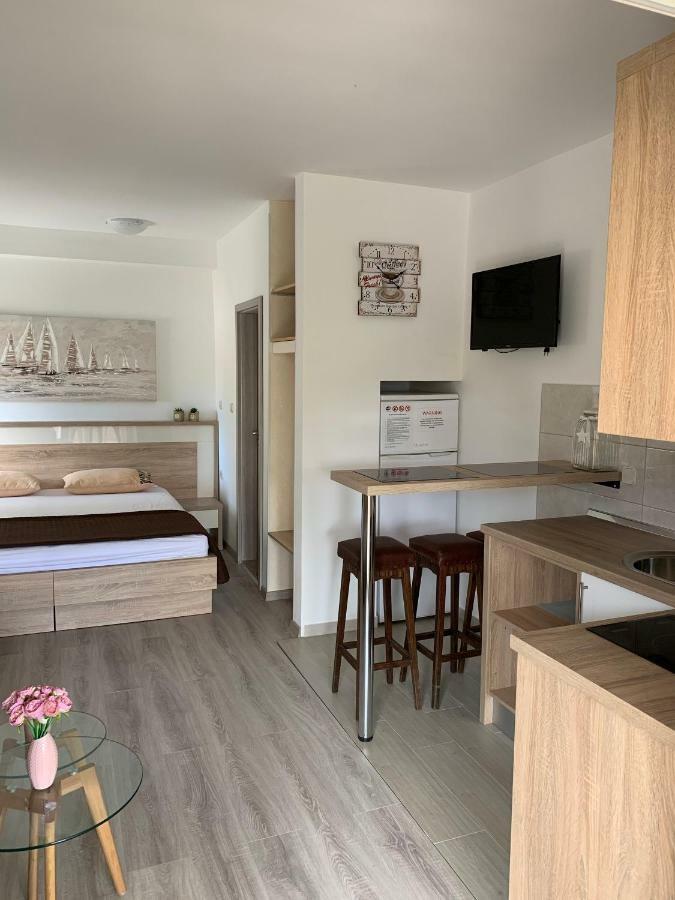 Apartmani Emilio Novalja Extérieur photo
